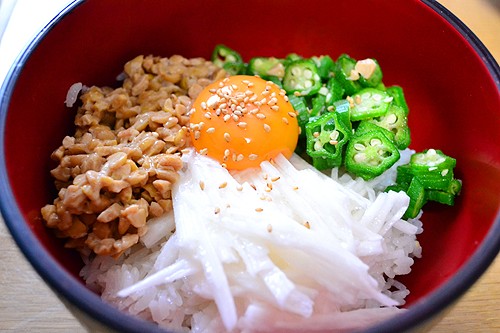 ネバネバ丼と酒の肴たち