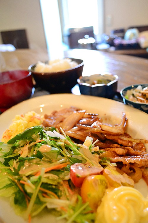 豚のしょうが焼き定食と昨日の酒の肴