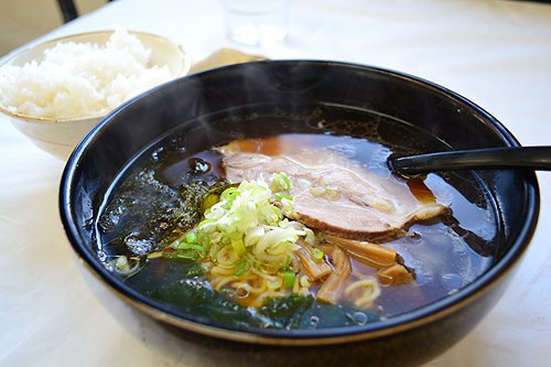 あっちのラーメン屋とこっちのラーメン屋さんと♪