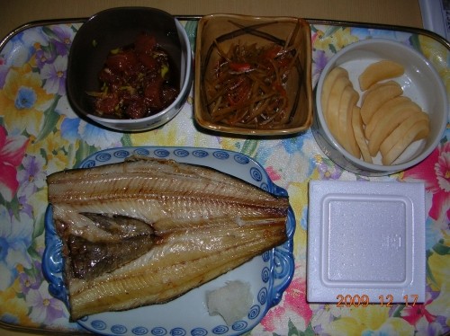 変化のない夕飯・・
