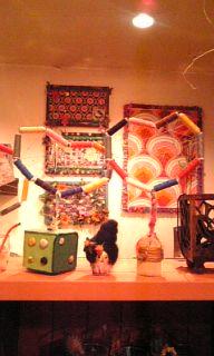 色んな物に囲まれて。