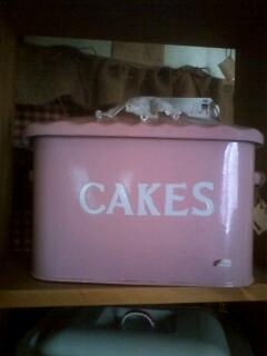 ピンクのCAKES缶…TOKO TOKO