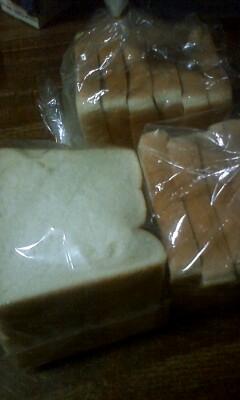 音更サカイマートさんでプチブランフルートさんの今日、明日限定食パン...