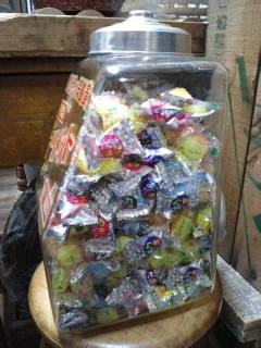 セール中♪今日はあめちゃんつかみ取り♪