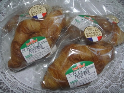 店内焼きたてクロワッサン♪♪と 雨のお散歩。