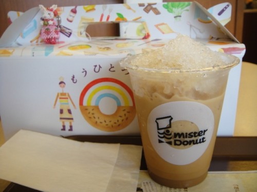 AM11:00。ミスドで・・・(*^o^*)待ち人来る♪。