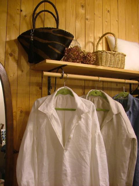 シンプルなシャツには。。。