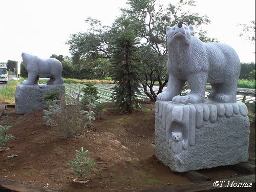 さいたまの謎の石像