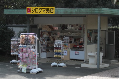 浜松市動物園のキロルの前には