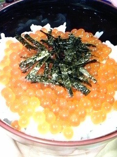 秋の(食欲の)扉、ひらいたよ~!イクラ丼(^^♪