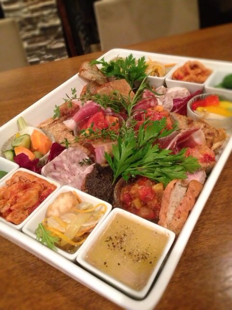 すべて店内で手作り!毎年恒例イタリアンおせちご予約承ります!