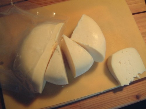 手造りのチーズ“入刀”しましたよ～