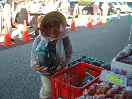 昔の”市場”の雰囲気が直売所にはありますね～！
