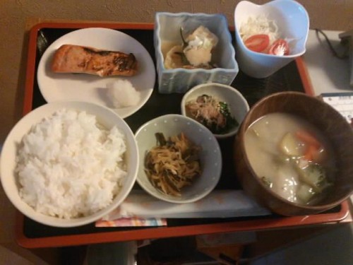 カフェトライハート金曜日のランチとお知らせ。