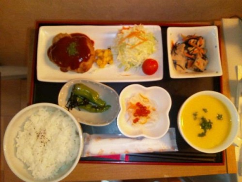 カフェトライハート水曜日のランチ。