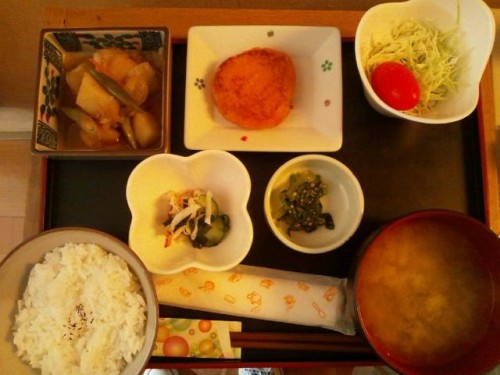 カフェトライハート金曜日のランチとお知らせ。