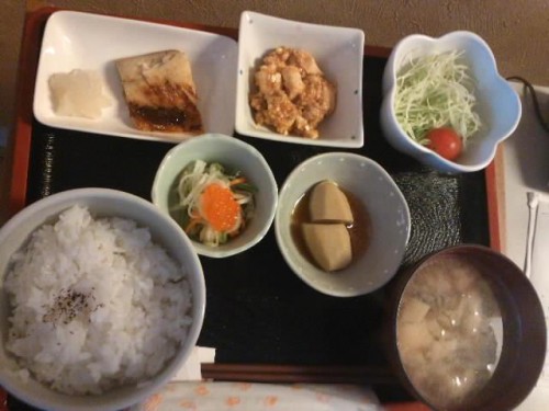 カフェトライハート水曜日のランチとお知らせ。