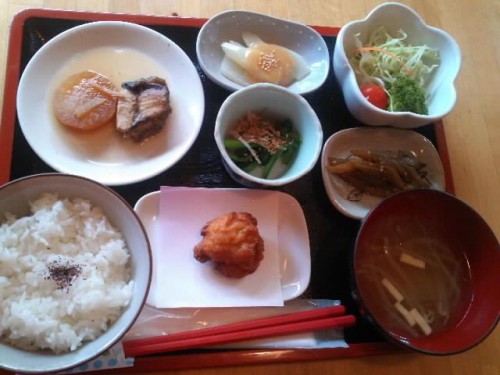 カフェトライハート金曜日のランチとお知らせ。