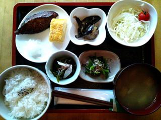 カフェトライハート月曜日のランチとお知らせ。