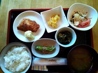 カフェトライハート木曜日のランチとお知らせ。