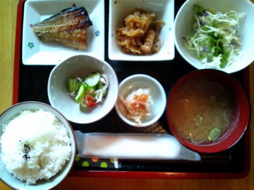 カフェトライハート月曜日のランチd(^_^o)