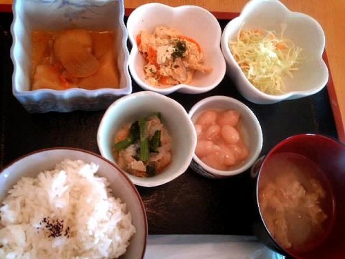 カフェトライハート月曜日のランチ。( ・∀・ )ゞ