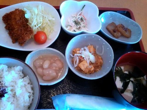 カフェトライハート木曜日のランチ。p(^_^)q