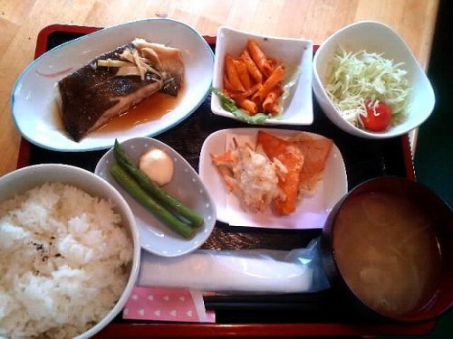 カフェトライハート月曜日のランチ(*・∀・人)