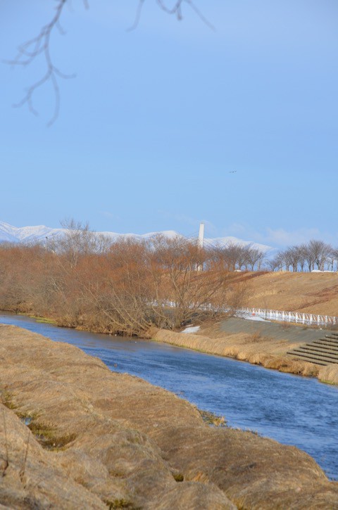 春分の日の朝　帯広川