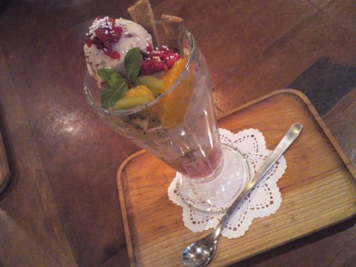つぶつぶカフェのパフェ~(o^∀^o)