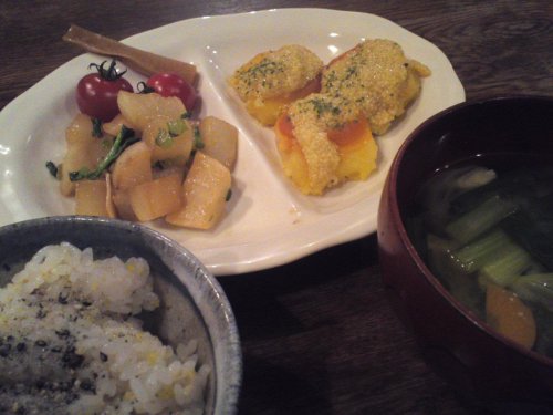 ジャガイモのピザ と初めてのモーハウスサロン