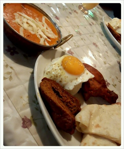 フワフワ食パンとネパールカレー。