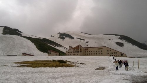 暑い夏は雪山に行こーょ