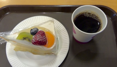 景気づけにケーキ