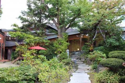 建物との...