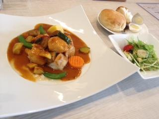 初。「カフェダイニングTAKA」さんへ。