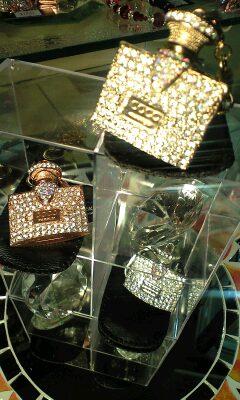 ★[入荷!]スワロフスキーアクセサリー★