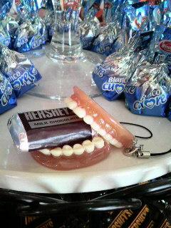 ★[入荷!]HAHAHA!入れ歯ストラップ★