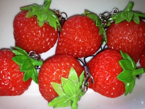 ♪[再々入荷!]いちごストラップ♪゛