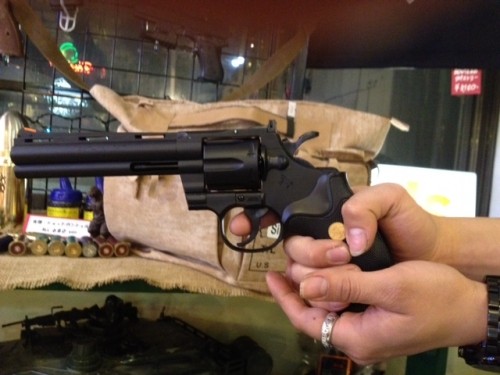 ♪[入荷!]コルト パイソン ３５７マグナム ６インチ エアーガン♪