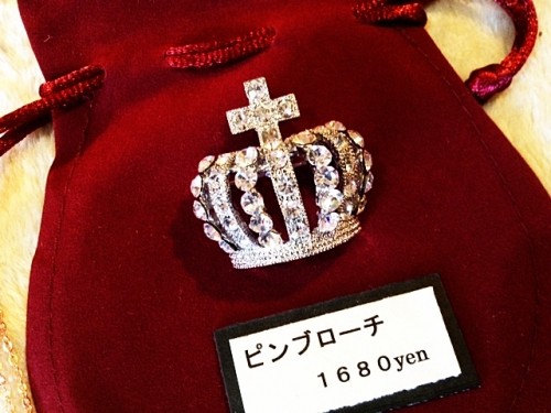 ♪[入荷!]王冠ブローチ♪゛