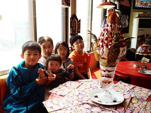 ♪昨日の巨大パフェ《カトリーナ》ご予約のお客様達♪