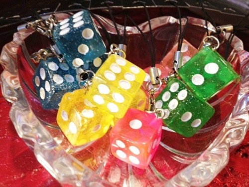 ♪[入荷!!] カラフルサイコロストラップ♪