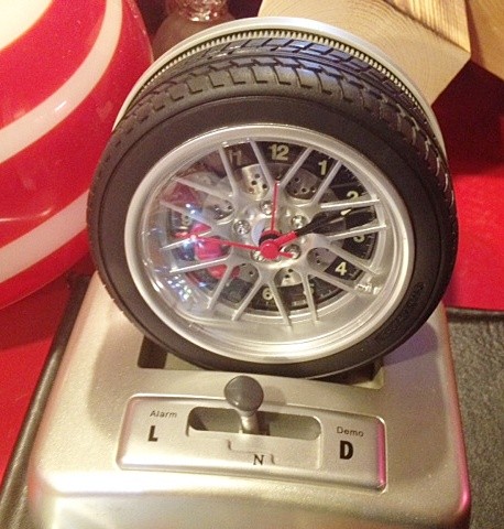 ♪[入荷!!] タイヤ型目覚まし時計♪