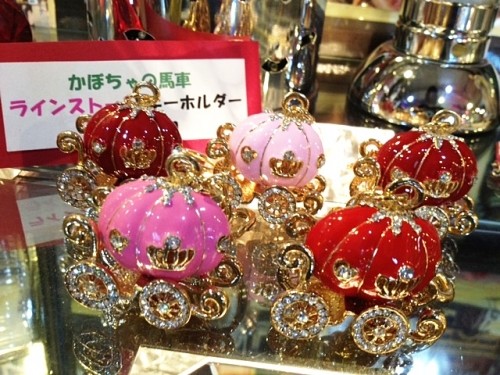 ♪入荷!かぼちゃの馬車 ラインストーンキーホルダー♪