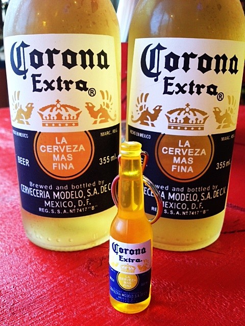 ♪入荷！非売品 コロナ 栓抜き付 ボトルキーホルダー♪