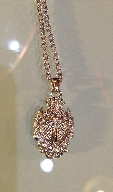 ♪入荷!ジルコニアダイヤ入りクロスプレートネックレス♪