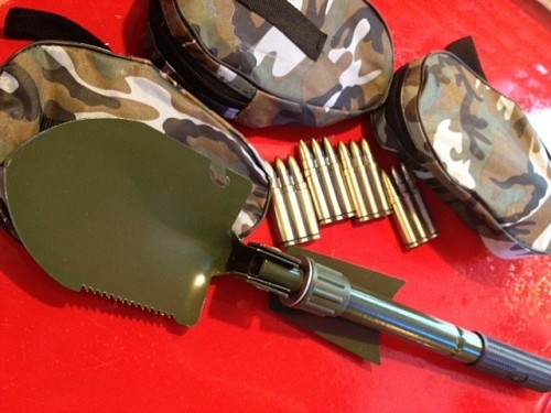 ♪再入荷！迷彩ポーチ付き 折りたたみ式２WEYシャベル♪