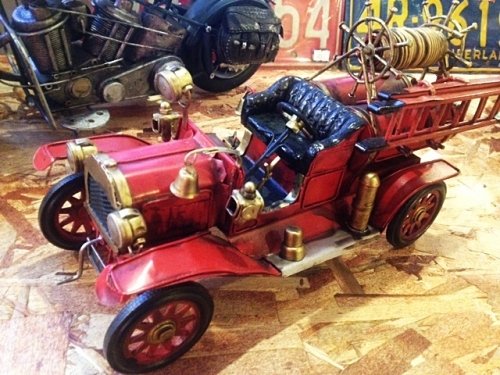 ♪入荷!ブリキ 消防はしご車 ♪