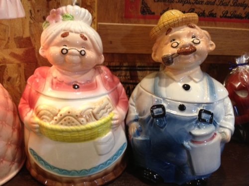 ♪入荷！陶器 クッキージャー おじいちゃんとおばあちゃん♪